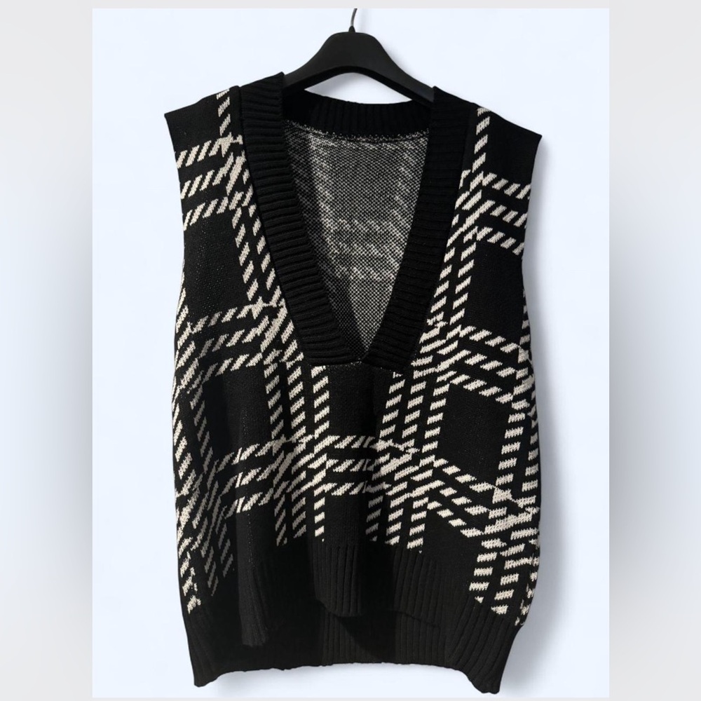 SHEIN Black and White Geometric Sweater Vest